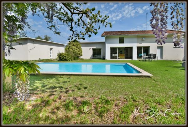 Propriété à vendre 7 pièces BENESSE MAREMNE (40) au calme avec dépendance.