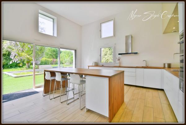 Propriété à vendre 7 pièces BENESSE MAREMNE (40) au calme avec dépendance.