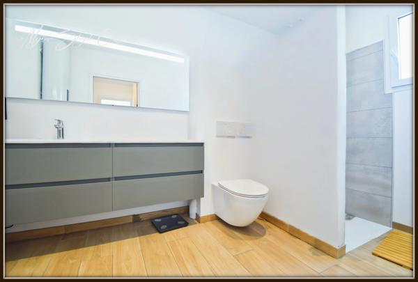 Propriété à vendre 7 pièces BENESSE MAREMNE (40) au calme avec dépendance.