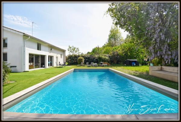 Propriété à vendre 7 pièces BENESSE MAREMNE (40) au calme avec dépendance.