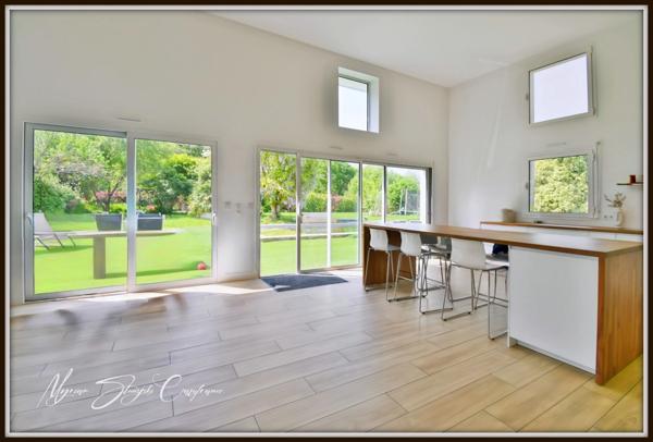 Propriété à vendre 7 pièces BENESSE MAREMNE (40) au calme avec dépendance.