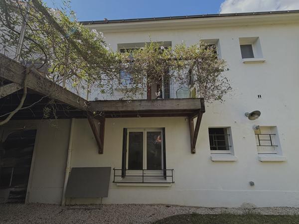 Hauts Pavés-St Pasquier, charmante maison nantaise de 7 pièces des années 1950 de 143 m2 avec terrasse, garage à vélos et jardin paysager