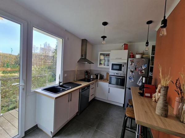 Hauts Pavés-St Pasquier, charmante maison nantaise de 7 pièces des années 1950 de 143 m2 avec terrasse, garage à vélos et jardin paysager