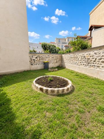 Appartement
         1 pièce
        - 25 m² 124 900 € *