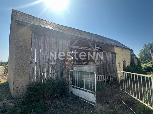 Grange avec écuries et soues à vendre à LA CHATRE-SUR-LE-LOIR (72340)