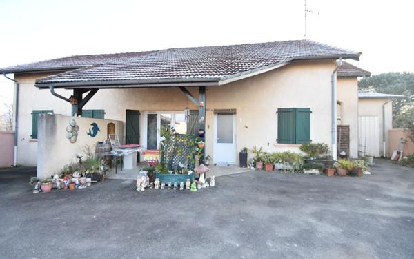 Immeuble à vendre    9 pièces •  Samadet