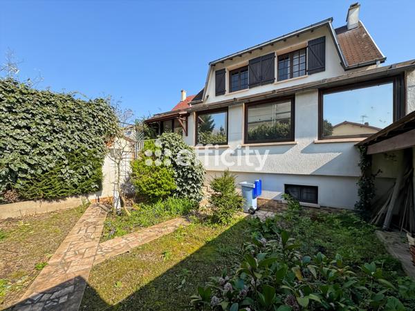 Maison
         7 pièces
        - 153 m² 434 000 € *