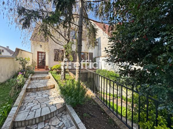 Maison
         7 pièces
        - 153 m² 434 000 € *