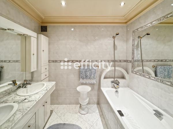 Maison
         7 pièces
        - 153 m² 434 000 € *