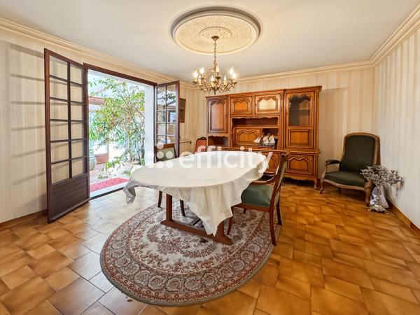 Maison
         7 pièces
        - 153 m² 434 000 € *