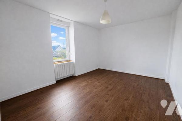 PLOUGONVELIN - HYPER CENTRE - DUPLEX Avec dépendance - 63m² - 2 CHAMBRES