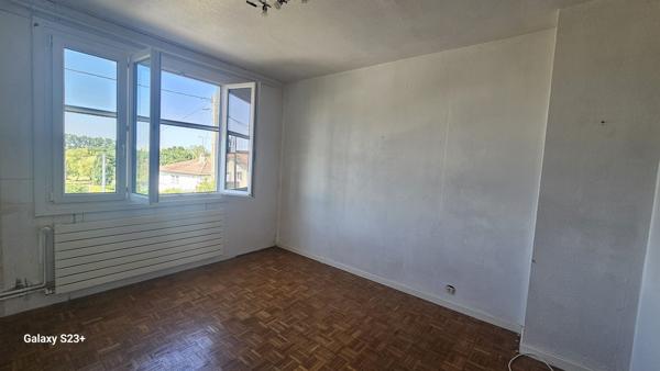 GRANDE MAISON FAMILIALE A RENOVER