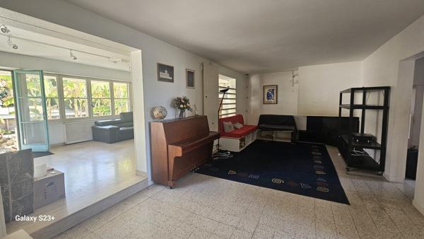 GRANDE MAISON FAMILIALE A RENOVER