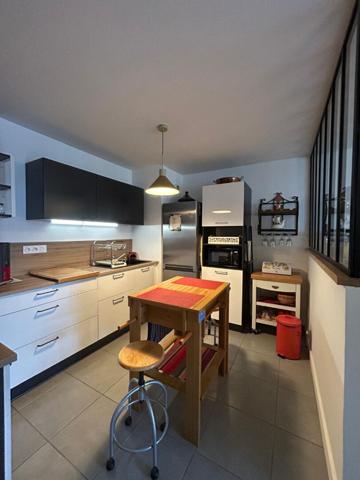 Appartement 3 pièces à Dinard, aux belles prestations, proche plages et commodités.