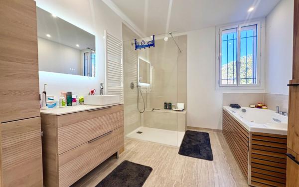 Maison à vendre    4 pièces •  Le Cannet