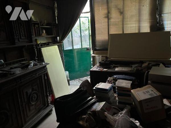 Nouveau mandat, petite maisonnette de 30 m²  à rénover entièrement située sur la commune de REI...