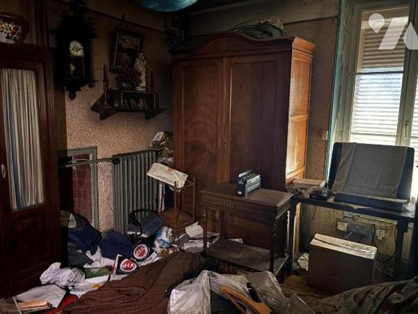 Nouveau mandat, petite maisonnette de 30 m²  à rénover entièrement située sur la commune de REI...