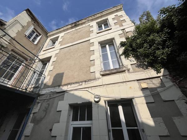Immeuble à vendre |  Descartes |  163 m²