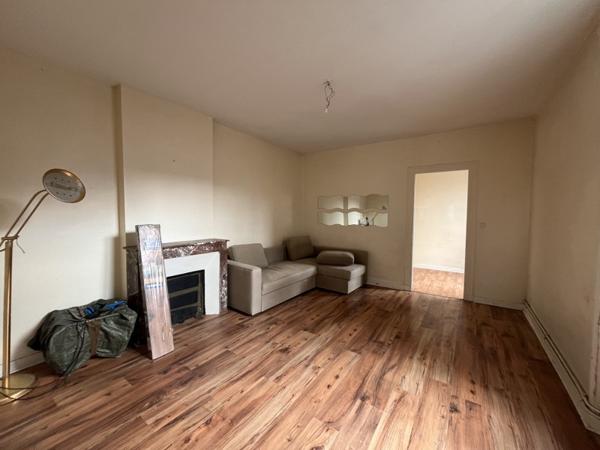 Immeuble à vendre |  Descartes |  163 m²