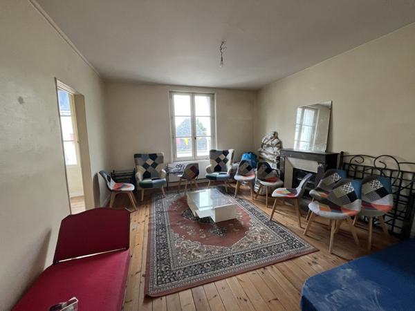 Immeuble à vendre |  Descartes |  163 m²