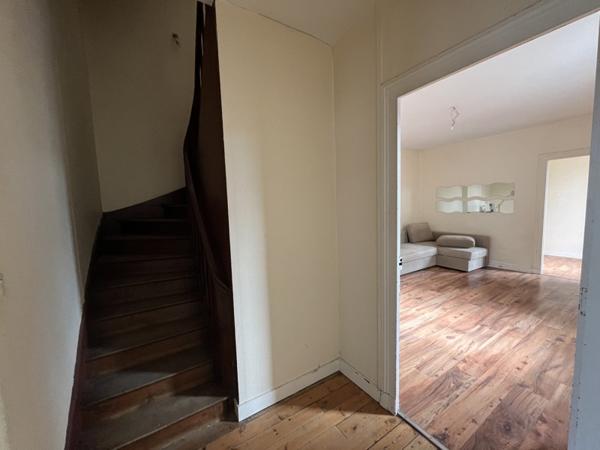 Immeuble à vendre |  Descartes |  163 m²