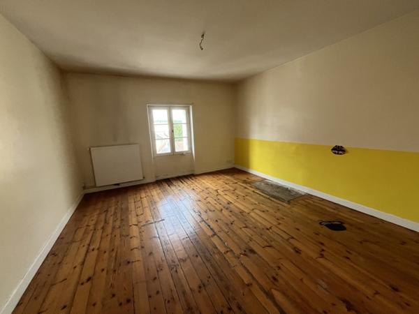 Immeuble à vendre |  Descartes |  163 m²