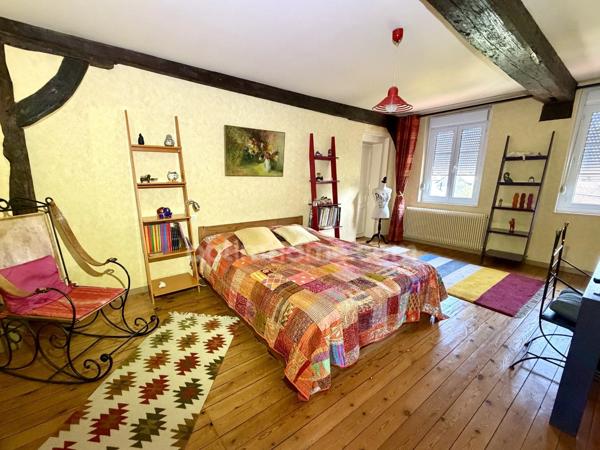 Demeure de caractère du XVIIe siècle rénovée avec élégance – Une adresse rare au cœur de la ville de Bernay (27300)