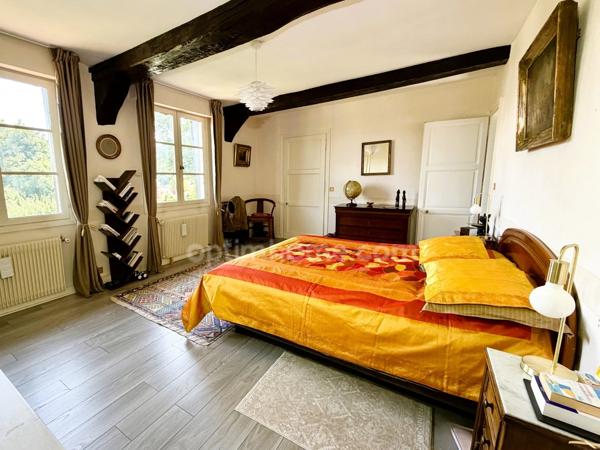 Demeure de caractère du XVIIe siècle rénovée avec élégance – Une adresse rare au cœur de la ville de Bernay (27300)