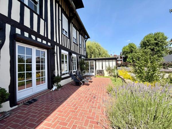 Demeure de caractère du XVIIe siècle rénovée avec élégance – Une adresse rare au cœur de la ville de Bernay (27300)