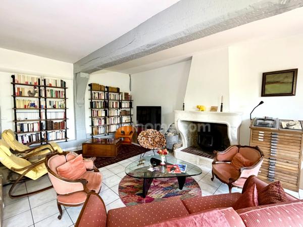 Demeure de caractère du XVIIe siècle rénovée avec élégance – Une adresse rare au cœur de la ville de Bernay (27300)