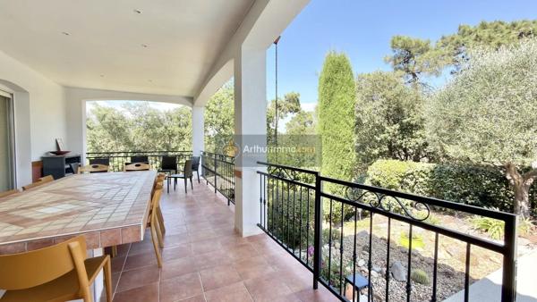 Vente                                                      Maison
                        
                     8 pièces                      190 m2                     à Fréjus
