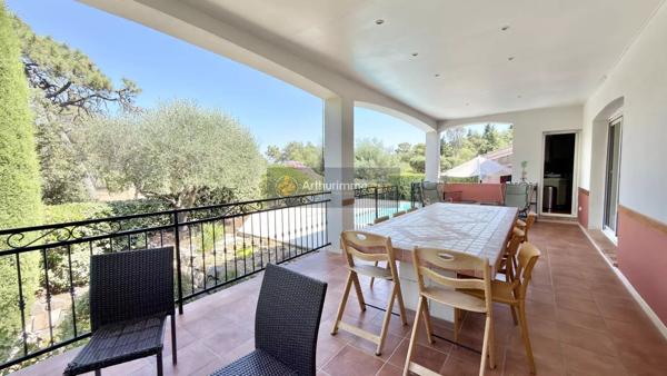 Vente                                                      Maison
                        
                     8 pièces                      190 m2                     à Fréjus