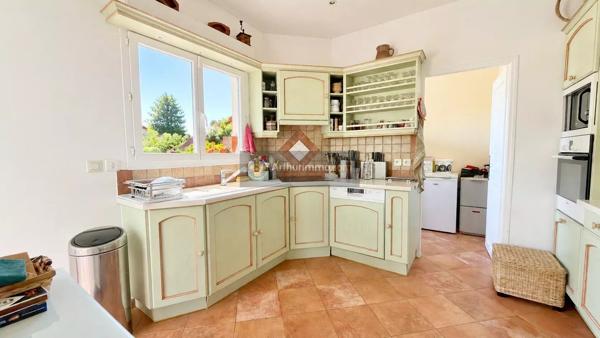 Vente                                                      Maison
                        
                     8 pièces                      190 m2                     à Fréjus