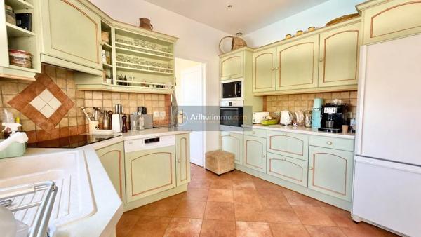 Vente                                                      Maison
                        
                     8 pièces                      190 m2                     à Fréjus