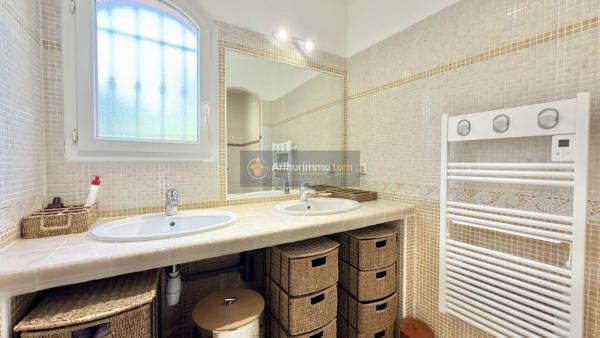 Vente                                                      Maison
                        
                     8 pièces                      190 m2                     à Fréjus