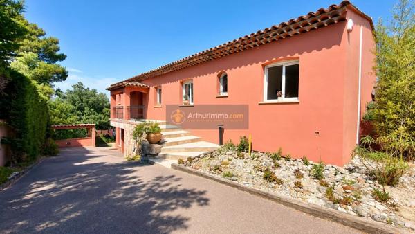 Vente                                                      Maison
                        
                     8 pièces                      190 m2                     à Fréjus