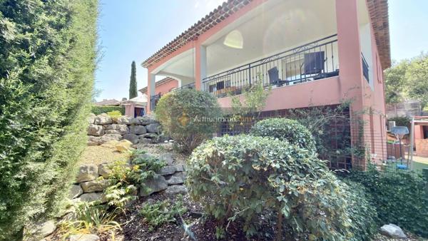 Vente                                                      Maison
                        
                     8 pièces                      190 m2                     à Fréjus