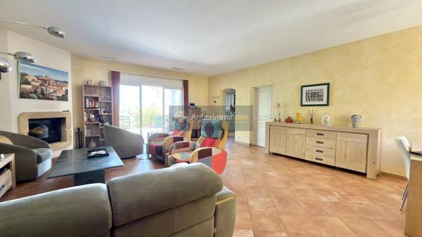 Vente                                                      Maison
                        
                     8 pièces                      190 m2                     à Fréjus