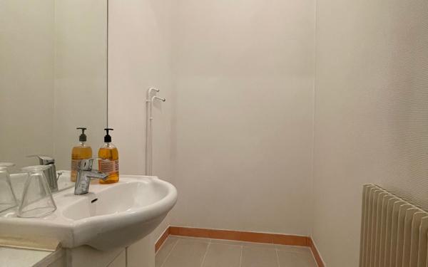 Appartement à vendre    3 pièces • 52,06 m2 Paris 20