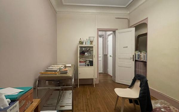 Appartement à vendre    3 pièces • 52,06 m2 Paris 20