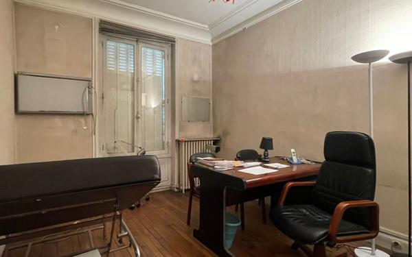 Appartement à vendre    3 pièces • 52,06 m2 Paris 20