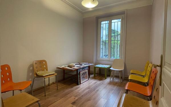 Appartement à vendre    3 pièces • 52,06 m2 Paris 20