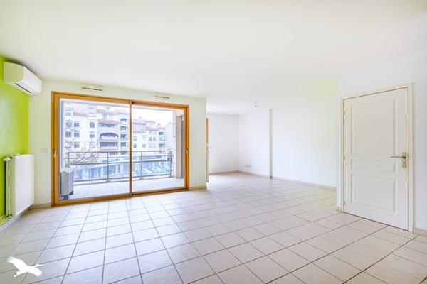 Appartement à louer 1 000 € CC Bron 3 p 86 m² DPE C