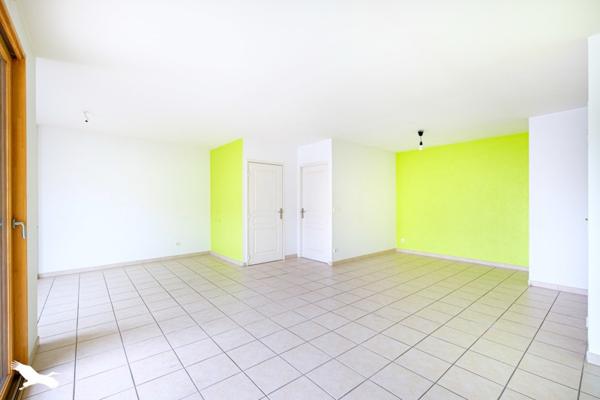 Appartement à louer 1 000 € CC Bron 3 p 86 m² DPE C