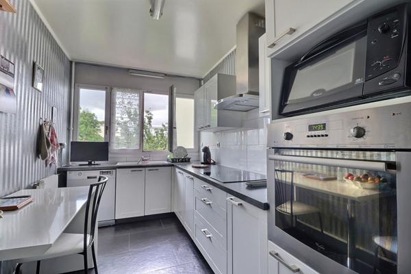 Appartement Le Plessis Bouchard 4 pièce(s) 79.02 m2+ PLACES DE PARKING+ CAVE