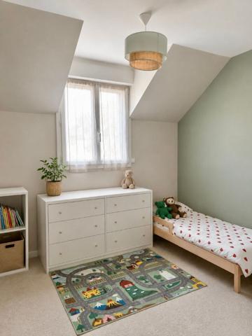 Maison familiale sans travaux 4 chambres, garage et jardin arboré à Villepreux