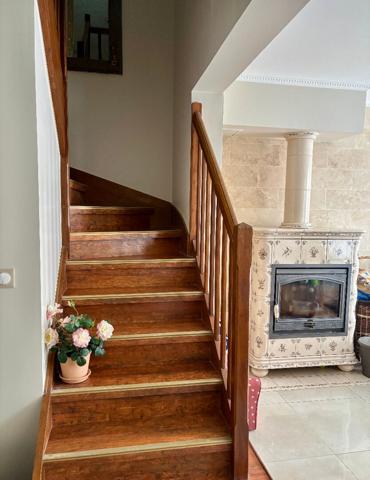 Maison familiale sans travaux 4 chambres, garage et jardin arboré à Villepreux