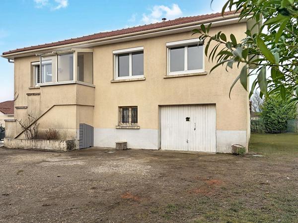 Maison rénovée à vendre à Verneuil sur Vienne - 5 pièces 3 chambres avec grand terrain !