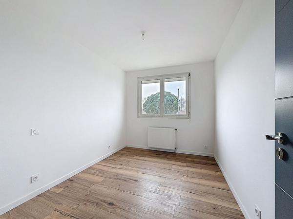 Maison rénovée à vendre à Verneuil sur Vienne - 5 pièces 3 chambres avec grand terrain !