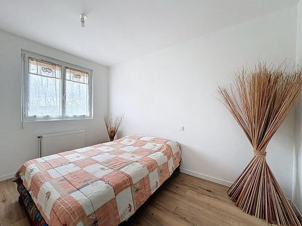 Maison rénovée à vendre à Verneuil sur Vienne - 5 pièces 3 chambres avec grand terrain !